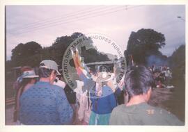Marcha MST-Bolivia e encontro contra a ALCA (Bolivia, 16 mai. 2002) [fotografia] / Fotógrafo(a) : Joaquin Piñero (Kima). -- Ref.: BR-SPMST_MST-SN-CIN_AMP_001088-008756-RIT.