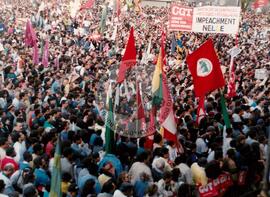 Manifestação pró Impechment - UNE E CUT (São Paulo (Estado), 25 ago. 1992) [fotografia] / Fotógrafo(a) : Juan Pezzeto. -- Ref.: BR-SPMST_MST-SN-CIN_AMP_000384-002068-AMT.