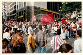 Mobilização (São Paulo-SP, 17 abr. 1988) [fotografia] / Fotógrafo(a) : Douglas Mansur. -- Ref.: BR-SPMST_MST-SN-CIN_AMP_000373-001917-AMT.