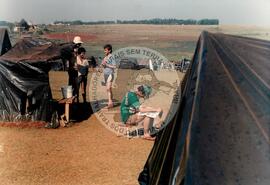 Acampamento "Palmeiras das Missões" do MST (Rio Grande do Sul, ago. 1991) [fotografia] / Fotógrafo(a) : Douglas Mansur. -- Ref.: BR-SPMST_MST-SN-CIN_AMP_000087-000685-ACP.