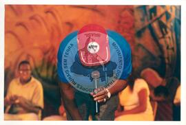 Semana Nacional de Cultura Brasileira e Reforma Agrária (Rio de Janeiro-RJ, 18 mar. 2002) [fotografia] / Fotógrafo(a) : Luciney Martins. -- Ref.: BR-SPMST_MST-SN-CIN_AMP_001823-013814-NDT.