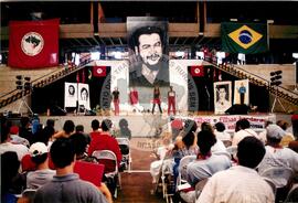 Encontro de Jovens do MST, na Ucicamp, 3o (Campinas-SP, 14 fev. 2001) [fotografia] / Fotógrafo(a) : Douglas Mansur. -- Ref.: BR-SPMST_MST-SN-CIN_AMP_000906-006903-ENJ.