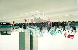 Mobilização em Brasília durante a Jornada Nacional "Acampamento Nacional Eldorado dos Carajás" (Brasília-DF, 03 set. 2001) [fotografia] / Fotógrafo(a) : Gildo Aguiar. -- Ref.: BR-SPMST_MST-SN-CIN_AMP_001918-014373-SJM.