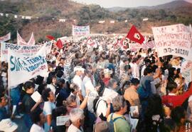 Romaria da Terra, 4a (Trindade-GO, 30 jul. 1989) [fotografia] / Fotógrafo(a) : Arquivo MST ; Reginaldo Pacheco. -- Ref.: BR-SPMST_MST-SN-CIN_AMP_001406-011294-MAC.