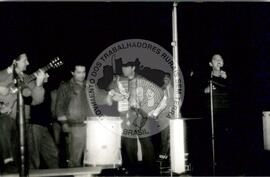 Acampamento do MST [sem identificação] (São Miguel das Missões-RS, jul. 1992) [fotografia] / Fotógrafo(a) : Debora Lerrer ; Claudemir. -- Ref.: BR-SPMST_MST-SN-CIN_AMP_000088-000696-ACP.