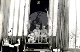 Escola em assentamento (Santa Catarina, 1997) [fotografia] / Fotógrafo(a) : Arquivo MST. -- Ref.: BR-SPMST_MST-SN-CIN_AMP_000887-006222-EDU.