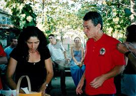 Partida de futebol entre o time do MST e do Chico Buarque (Rio de Janeiro (Estado), mar. 2000) [fotografia] / Fotógrafo(a) : Maysa Mendonça. -- Ref.: BR-SPMST_MST-SN-CIN_AMP_000805-005235-CUL.