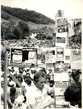Romarias da Terra (Rio Grande do Sul, 1982 a 1989) [fotografia] / Fotógrafo(a) : Arquivo MST ; Juan Carlos Gomes ; Itamar Garcez ; Douglas Mansur ; Lourdes M. Grzybowski]. -- Ref.: BR-SPMST_MST-SN-CIN_AMP_001968-015055-SPR.