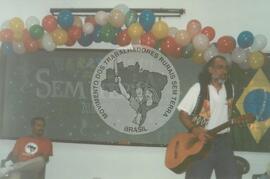 Curso de Relações Internacionais no Centro de Formação Roseli Nunes (São Paulo (Estado), set. 2001) [fotografia] / Fotógrafo(a) : Arquivo MST. -- Ref.: BR-SPMST_MST-SN-CIN_AMP_000856-005687-CUR.