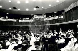 Ato na Câmara Municipal de São Paulo em homenagem ao Padre Ramim assasinado em junho de 1985 (São Paulo-SP, 10 dez. 1985) [fotografia] / Fotógrafo(a) : Regina Vilela. -- Ref.: BR-SPMST_MST-SN-CIN_AMP_000364-001754-AMT.