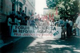 Ato em prol da reforma agrária e contra a violência no campo (Alagoas, 05 dez. 1995) [fotografia] / Fotógrafo(a) : Arquivo MST. -- Ref.: BR-SPMST_MST-SN-CIN_AMP_000496-002873-AMT.