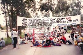 Ocupação do INCRA (Paraná, 10 abr. 1996) [fotografia] / Fotógrafo(a) : Frigo. -- Ref.: BR-SPMST_MST-SN-CIN_AMP_001891-014203-OCU.