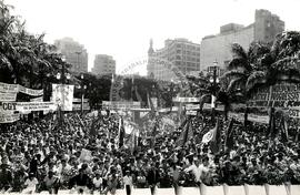 Mobilização no 1º de Maio na Praça da Sé (São Paulo-SP, 01 mai. 1986) [fotografia] / Fotógrafo(a) : Regina Vilela. -- Ref.: BR-SPMST_MST-SN-CIN_AMP_000366-001763-AMT.