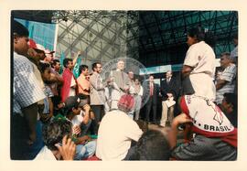 Manifestação Banco Mundial (Distrito Federal (Brasil), 10 dez. 1998) [fotografia] / Fotógrafo(a) : Luiz Alves. -- Ref.: BR-SPMST_MST-SN-CIN_AMP_000582-003245-AMT.