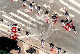 Chegada da Marcha Nacional à Brasília (Brasília-DF, fev. 1997) [fotografia] / Fotógrafo(a) : Douglas Mansur ; Paulo P. Lima. -- Ref.: BR-SPMST_MST-SN-CIN_AMP_001397-011055-MAC.