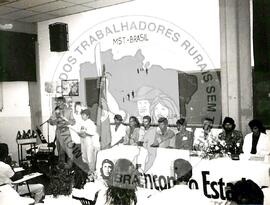 Encontro Estadual do MST, 6o (Mato Grosso do Sul, 19 dez. 1992) [fotografia] / Fotógrafo(a) : Cácia Cortez. -- Ref.: BR-SPMST_MST-SN-CIN_AMP_000966-007659-ENC.