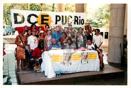 Semana Nacional de Cultura Brasileira e Reforma Agrária (Rio de Janeiro-RJ, 18 mar. 2002) [fotografia] / Fotógrafo(a) : Luciney Martins. -- Ref.: BR-SPMST_MST-SN-CIN_AMP_001821-013628-NDT.