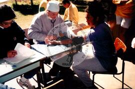Assentamento "Reunidas" do MST - atendimento odontológico (Promissão-SP, 11 jul. 1998) [fotografia] / Fotógrafo(a) : Arquivo MST. -- Ref.: BR-SPMST_MST-SN-CIN_AMP_000349-001673-ASS.