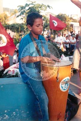 Jornada Nacional de Lutas (Florianópolis-SC, 17 mar. 1998) [fotografia] / Fotógrafo(a) : Olivio Lamas. -- Ref.: BR-SPMST_MST-SN-CIN_AMP_001919-014450-SJM.