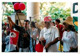 Semana Nacional de Cultura Brasileira e Reforma Agrária (Rio de Janeiro-RJ, 18 mar. 2002) [fotografia] / Fotógrafo(a) : Luciney Martins. -- Ref.: BR-SPMST_MST-SN-CIN_AMP_001821-013616-NDT.