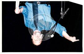 Semana Nacional da Cultura Brasileira e Reforma Agrária [com presença de] Fernando Pelegrino (Rio de Janeiro-RJ, 18 mar. 2002) [fotografia] / Fotógrafo(a) : João Laet ; Luciney Martins. -- Ref.: BR-SPMST_MST-SN-CIN_AMP_001523-011974-PER.