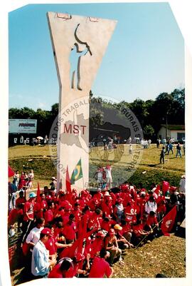 Inauguração do Monumento em homenagem a Antônio Tavares Pereira (Curitiba-PR, 01 mai. 2001) [fotografia] / Fotógrafo(a) : Leticia Barqueta. -- Ref.: BR-SPMST_MST-SN-CIN_AMP_001026-008066-ELF.