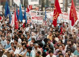 Manifestação pró Impechment - UNE E CUT (São Paulo (Estado), 25 ago. 1992) [fotografia] / Fotógrafo(a) : Juan Pezzeto. -- Ref.: BR-SPMST_MST-SN-CIN_AMP_000384-002064-AMT.