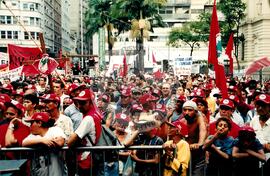 Manifestação (São Paulo-SP, [sem data]) [fotografia] / Fotógrafo(a) : Arquivo MST. -- Ref.: BR-SPMST_MST-SN-CIN_AMP_000410-002378-AMT.