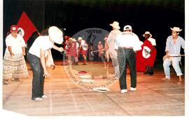 Semana Nacional de Cultura Brasileira e Reforma Agrária (Rio de Janeiro-RJ, 18 mar. 2002) [fotografia] / Fotógrafo(a) : Luciney Martins. -- Ref.: BR-SPMST_MST-SN-CIN_AMP_001823-013734-NDT.