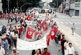 Passeata para o INCRA (Paraná, 11 set. 1996) [fotografia] / Fotógrafo(a) : Arquivo MST. -- Ref.: BR-SPMST_MST-SN-CIN_AMP_000432-002526-AMT.