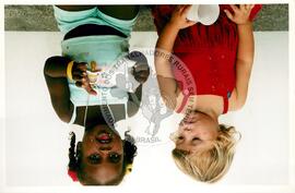 Semana Nacional de Cultura Brasileira e Reforma Agrária (Rio de Janeiro-RJ, 18 mar. 2002) [fotografia] / Fotógrafo(a) : João Laet. -- Ref.: BR-SPMST_MST-SN-CIN_AMP_001817-013427-NDT.