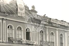 Mobilização Nacional Campanha Diretas Já na Praça da Sé (São Paulo-SP, 1984) [fotografia] / Fotógrafo(a) : [autoria n/d]. -- Ref.: BR-SPMST_MST-SN-CIN_AMP_000358-001720-AMT.