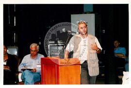 Tribunal Internacional dos Crimes do Latifúndio e da Política Governamental de Violação dos Direitos Humanos (Curitiba-PR, 02 mai. 2001) [fotografia] / Fotógrafo(a) : Douglas Mansur. -- Ref.: BR-SPMST_MST-SN-CIN_AMP_000134-000958-ACS.