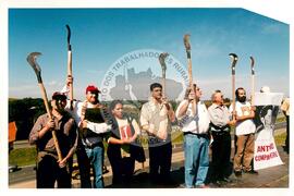 Inauguração do Monumento em homenagem a Antônio Tavares Pereira (Curitiba-PR, 01 mai. 2001) [fotografia] / Fotógrafo(a) : Douglas Mansur. -- Ref.: BR-SPMST_MST-SN-CIN_AMP_001025-007988-ELF.