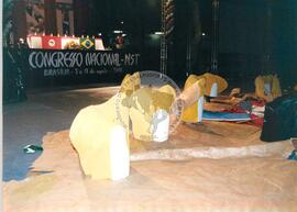 Congresso Nacional do MST, 4o (Distrito Federal (Brasil), 07 ago. 2000) [fotografia] / Fotógrafo(a) : Douglas Mansur ; Paula Reis ; João Zinclar. -- Ref.: BR-SPMST_MST-SN-CIN_AMP_000717-004657-CGR.