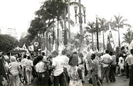 Comício do Senador Suplicy candidato derrotado à prefeitura (São Paulo (Estado), 01 nov. 1992) [fotografia] / Fotógrafo(a) : Debora Lerrer ; Douglas Mansur. -- Ref.: BR-SPMST_MST-SN-CIN_AMP_000385-002120-AMT.
