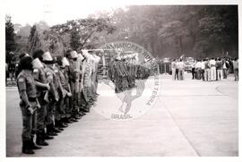 Greve na Ford (São Bernardo do Campo-SP, 1990) [fotografia] / Fotógrafo(a) : Roberto Parizotti. -- Ref.: BR-SPMST_MST-SN-CIN_AMP_000377-001975-AMT.