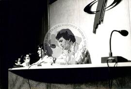 Ato em frente ao consulado brasileiro (Madri (Espanha), 24 abr. 1996) [fotografia] / Fotógrafo(a) : Arquivo MST. -- Ref.: BR-SPMST_MST-SN-CIN_AMP_001117-009213-RIT.