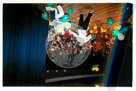 Mística de Abertura do Tribunal (Curitiba-PR, 02 mai. 2001) [fotografia] / Fotógrafo(a) : Douglas Mansur. -- Ref.: BR-SPMST_MST-SN-CIN_AMP_001917-014337-SJM.