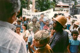 Manifestação de posseiros frente a regional do INCRA (Recife-PE, 10 mar. 1986) [fotografia] / Fotógrafo(a) : Ana Paulila Aguiar. -- Ref.: BR-SPMST_MST-SN-CIN_AMP_000543-003053-AMT.