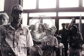 Ocupação dos Sem Teto (Gravatá-RS, 15 mai. 1995) [fotografia] / Fotógrafo(a) : Arquivo MST. -- Ref.: BR-SPMST_MST-SN-CIN_AMP_001825-013876-OCU.