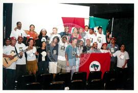 Semana Nacional de Cultura Brasileira e Reforma Agrária (Rio de Janeiro-RJ, 18 mar. 2002) [fotografia] / Fotógrafo(a) : Luciney Martins. -- Ref.: BR-SPMST_MST-SN-CIN_AMP_001821-013645-NDT.