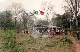 Brasiguais em acampamento do MST (Novo Horizonte de Sul-MS, 1992) [fotografia] / Fotógrafo(a) : Gianne Carvalho. -- Ref.: BR-SPMST_MST-SN-CIN_AMP_000021-000081-ACP.