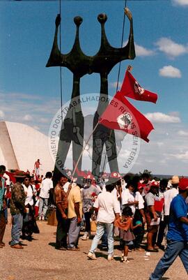 Manifestações diversas (Brasília-DF, [sem data]) [fotografia] / Fotógrafo(a) : Franisca Montejo ; Douglas Mansur ; [sem autoria]. -- Ref.: BR-SPMST_MST-SN-CIN_AMP_000590-003400-AMT.