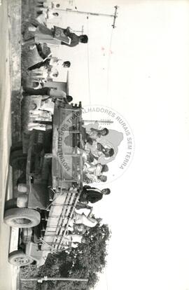 Bloqueio da Rodovia Manoel de Nóbrega (São Paulo (Estado), mai. 1986) [fotografia] / Fotógrafo(a) : Milton Soares. -- Ref.: BR-SPMST_MST-SN-CIN_AMP_000367-001769-AMT.