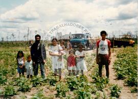 Acampamento "Corte Grande" do MST (Bahia, 1990) [fotografia] / Fotógrafo(a) : Rubinéia. -- Ref.: BR-SPMST_MST-SN-CIN_AMP_000060-000567-ACP.