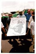 Manifestação e caminhada contra a base de Alcântara (Maranhão, 17 nov. 2002) [fotografia] / Fotógrafo(a) : Silvia Guimarães. -- Ref.: BR-SPMST_MST-SN-CIN_AMP_000530-002966-AMT.