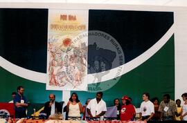 Seminário Nacional sobre Educação no Campo (Brasília-DF, 26 nov. 2002) [fotografia] / Fotógrafo(a) : Nivaldo Honório. -- Ref.: BR-SPMST_MST-SN-CIN_AMP_000113-000783-ACS.