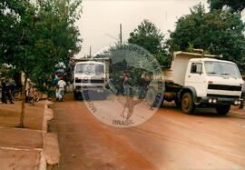 Limpeza da cidade de Novo Mundo pelos Sem Terra (Mato Grosso do Sul, [sem data]) [fotografia] / Fotógrafo(a) : Nenê Colorama. -- Ref.: BR-SPMST_MST-SN-CIN_AMP_000612-003475-AMT.
