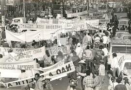 Manifestação pelo dia do agricultor (São Paulo (Estado), 25 jul. 1985) [fotografia] / Fotógrafo(a) : Regina Vilela. -- Ref.: BR-SPMST_MST-SN-CIN_AMP_000360-001732-AMT.